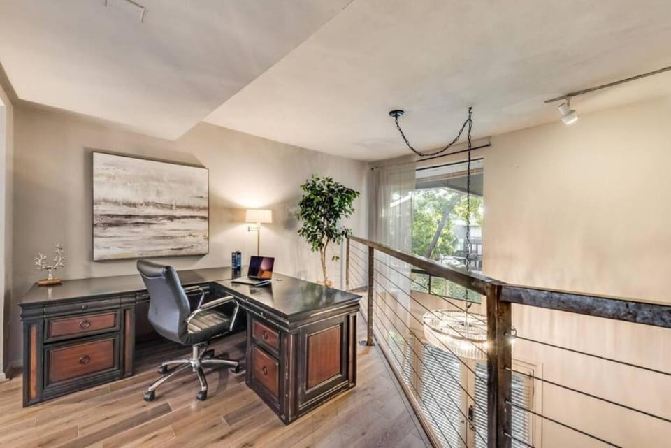 Spacious and Bright, 2-Story Executive Loft Hotel in Dallas
