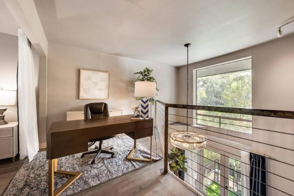 Extended Stay Retreat 2-Story Poolside Condo Hotel in Dallas