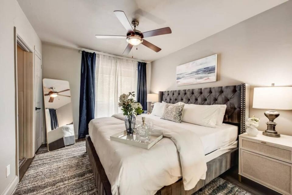 Extended Stay Retreat 2-Story Poolside Condo Hotel in Dallas