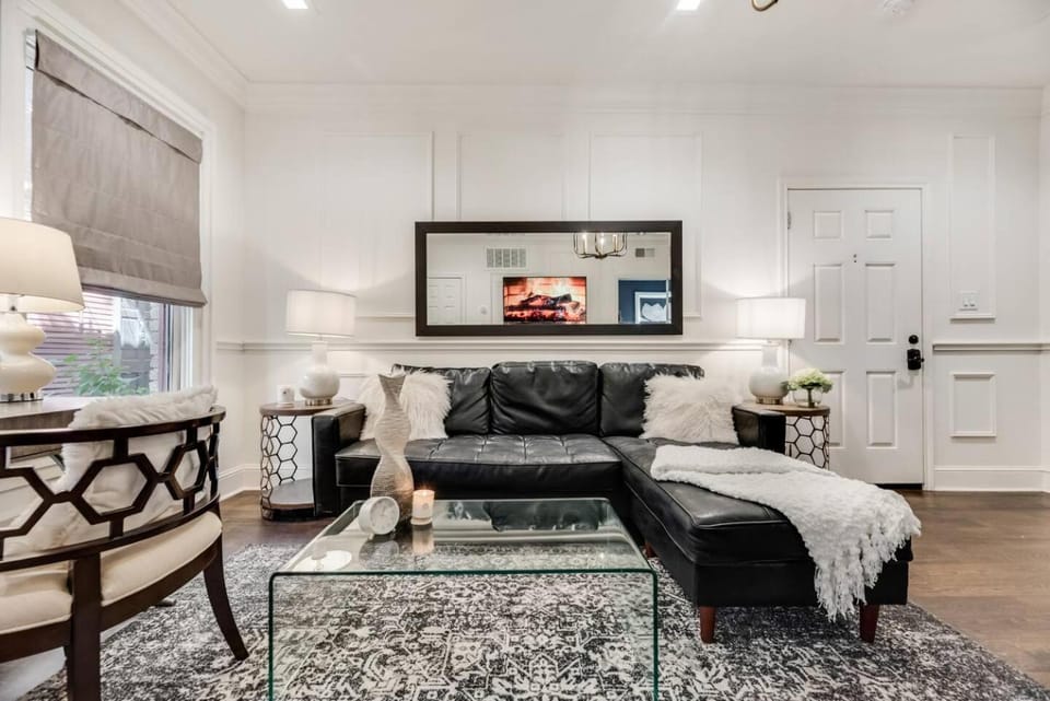 Live in Spacious Historic Neighborhood House in Dallas
