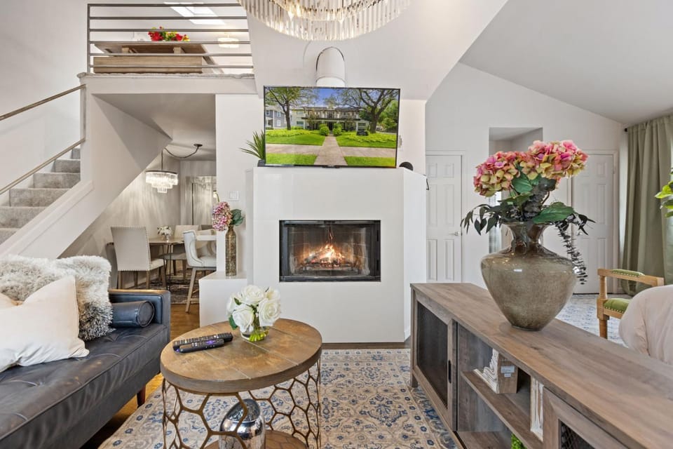 Modern 2BR Dallas Loft w Private Outdoor Terrace House in Dallas