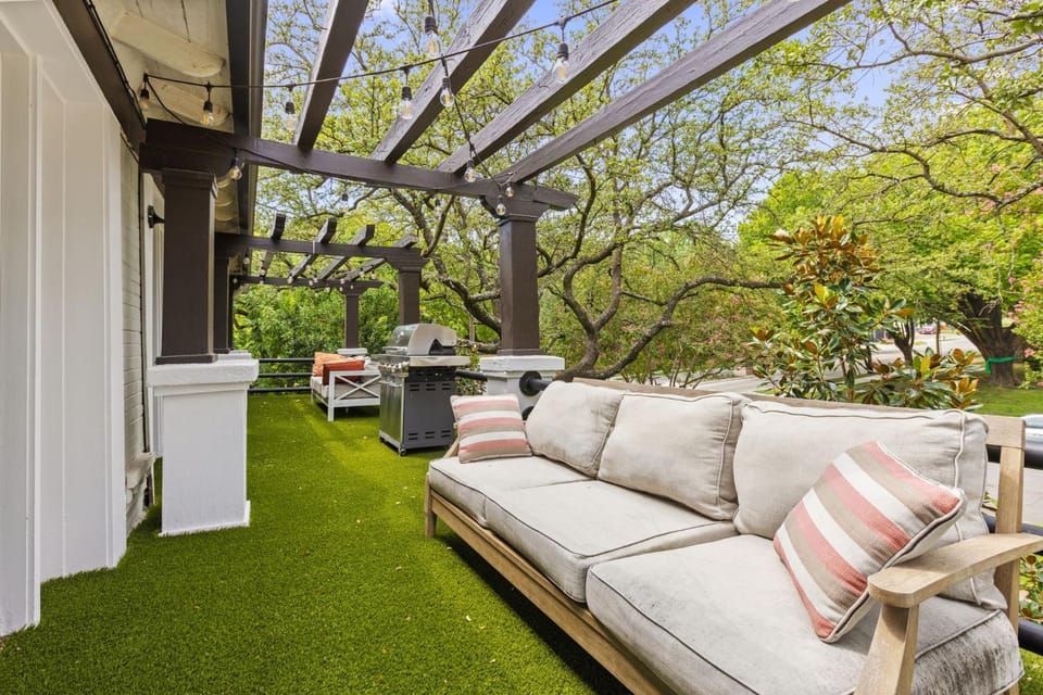 Modern 2BR Dallas Loft w Private Outdoor Terrace House in Dallas
