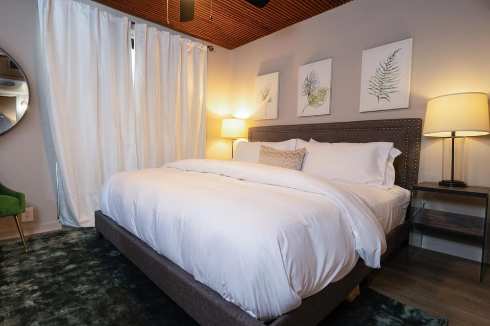 Elegant 2BR w Resort Courtyard in Central Dallas House in Dallas