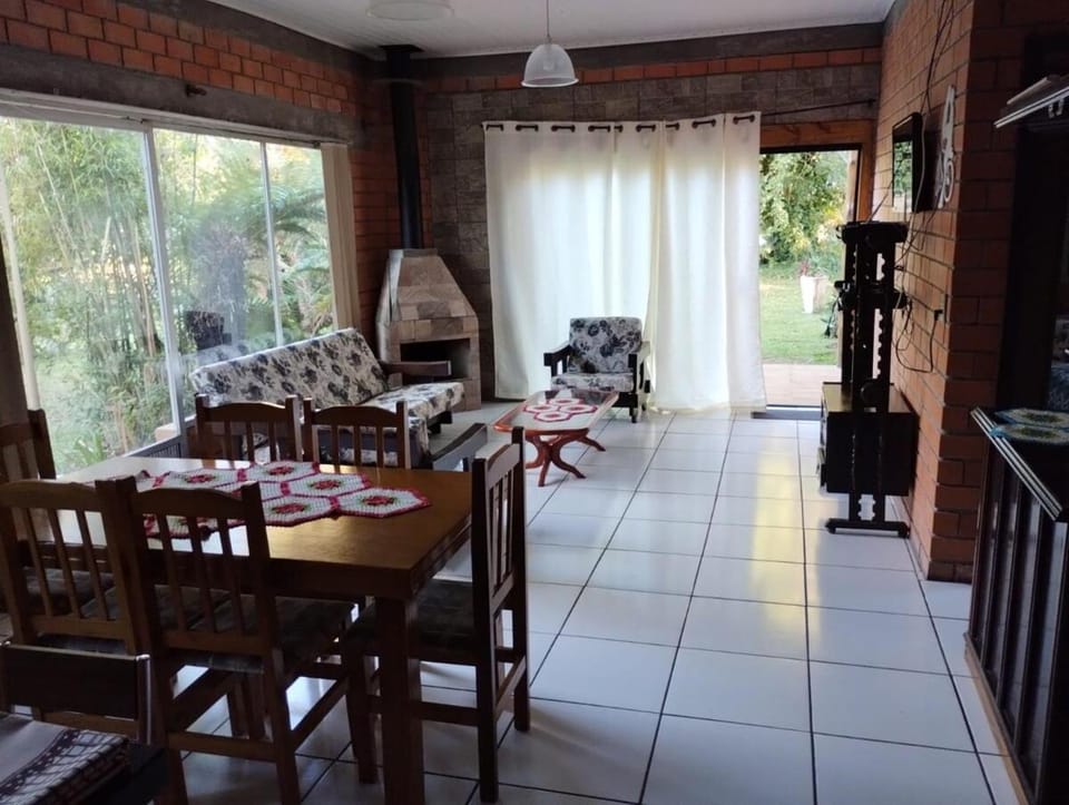 Cabana Cecília em Canela RS, com suite para até 7 pessoas House in Caxias do Sul