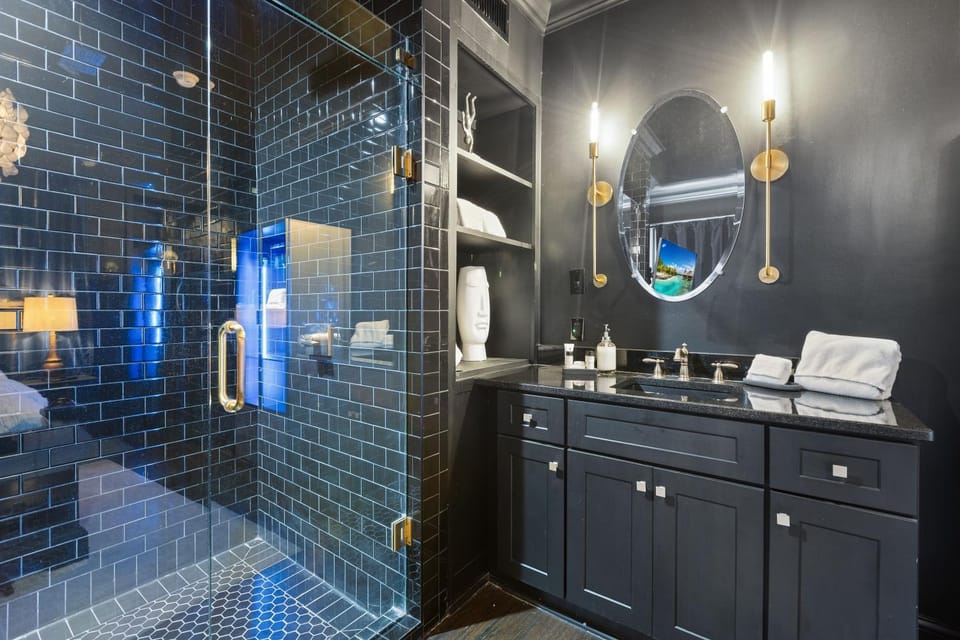 Refined Studio in Dallas Historic Munger Place Apartment in Dallas