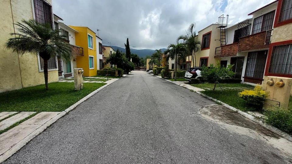 Casa Isa Pet Friendly Alberca y Áreas Verdes House in State of Morelos