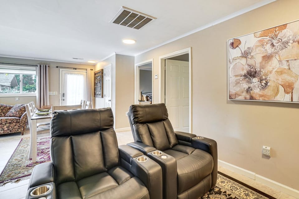 West Knoxville Area! Single-Level Home Near Dtwn House in Knoxville