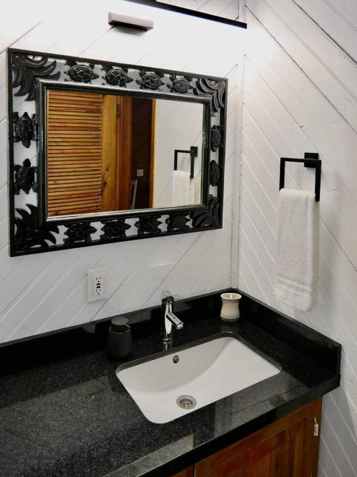 Sundancer 2 Br Home access pool beach dock House in Bay Islands Department