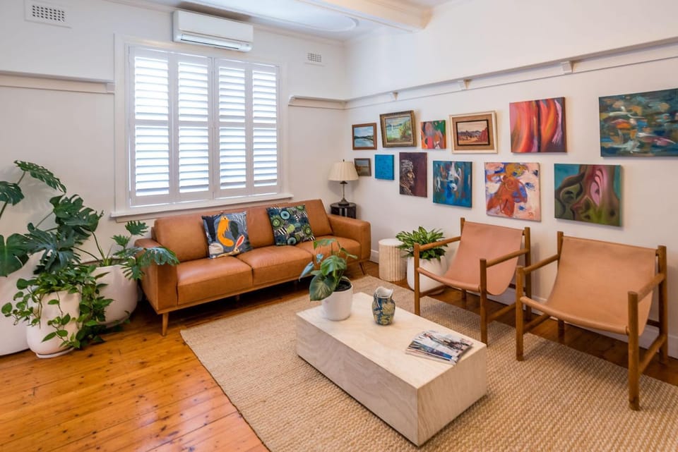 Rapunzels Art Deco Hideaway in New Farm Apartment in Kangaroo Point