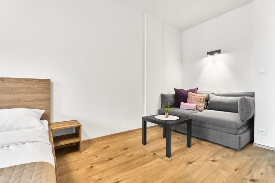 Bed, Photo of the whole room, Seating area, Bedroom