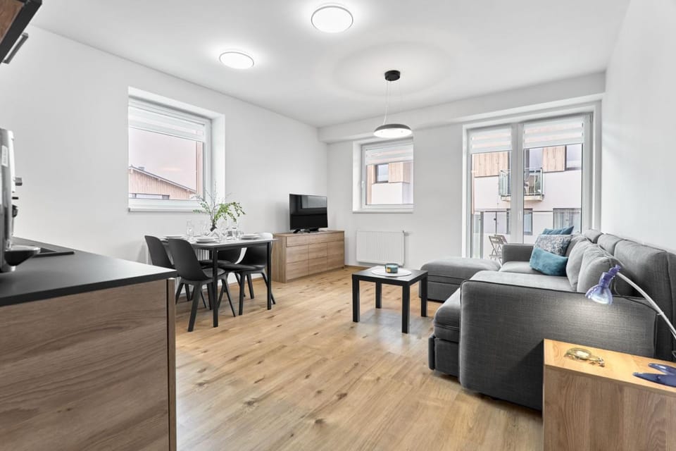 TV and multimedia, Kitchen or kitchenette, Living room, Seating area, Dining area