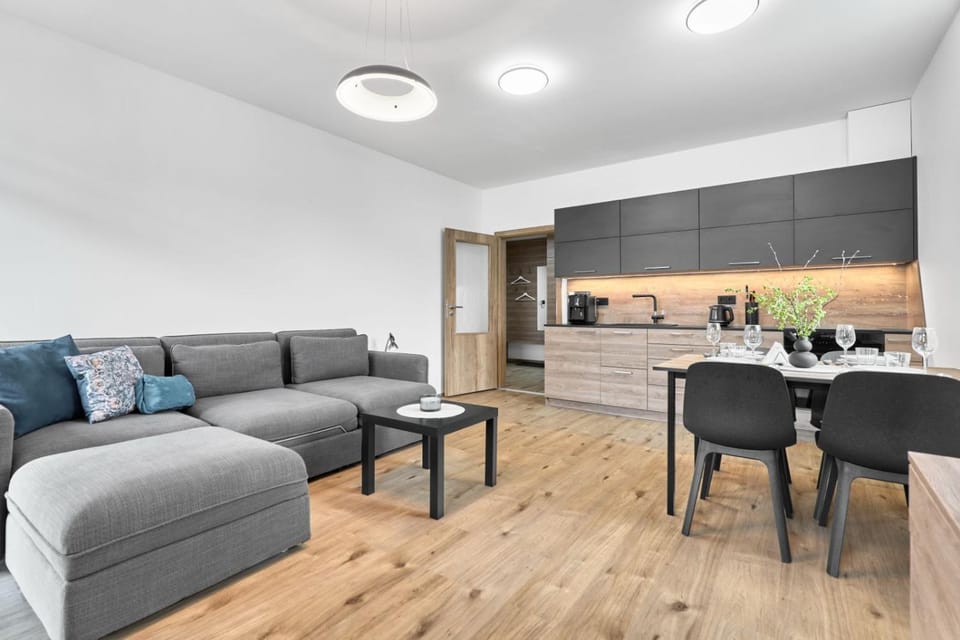 Kitchen or kitchenette, Living room, Seating area, Dining area, kitchen