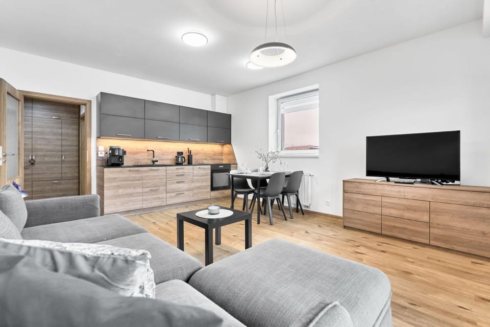 TV and multimedia, Kitchen or kitchenette, Living room, Seating area, Dining area