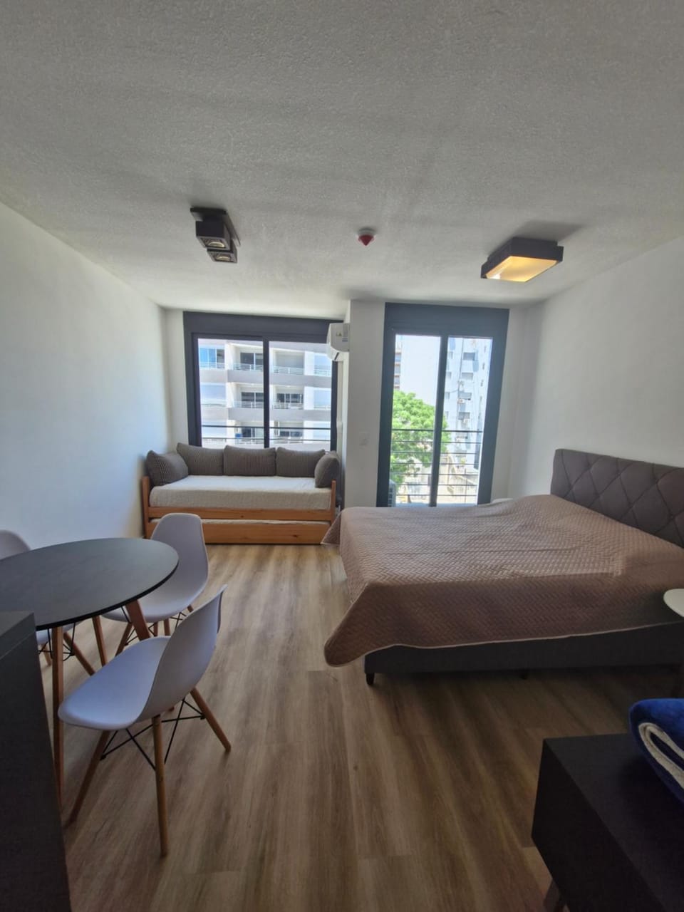 Cerca de todo, monoambiente con parking Apartment in Montevideo Department, Uruguay