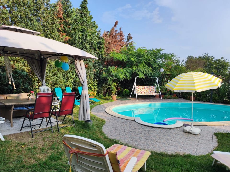 Patio, Day, Natural landscape, Garden, Garden view, Pool view, Swimming pool, Swimming pool, Open Air Bath, sunbed