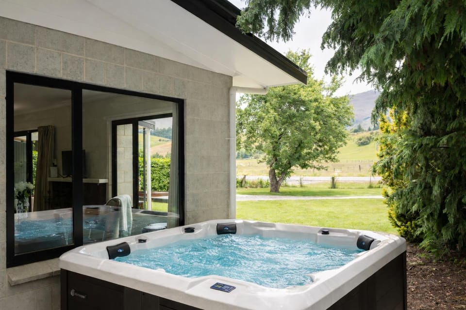 Hot Tub, Hot Tub