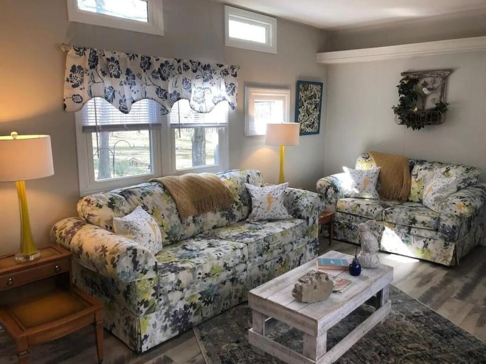 Morning Dove - Hidden Brookside Cottage in the Woods - Hot Tub - Fire Pit - Pet-Friendly - Seneca & Keuka Wine Trails House in Finger Lakes