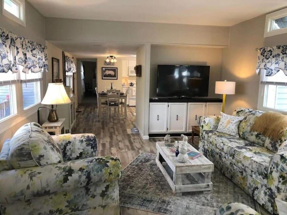 Morning Dove - Hidden Brookside Cottage in the Woods - Hot Tub - Fire Pit - Pet-Friendly - Seneca & Keuka Wine Trails House in Finger Lakes