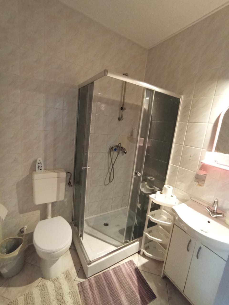 Shower, Toilet, Bathroom, towels