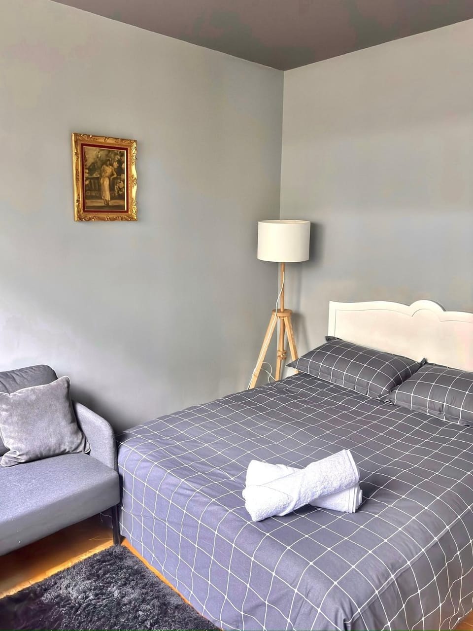 Bed, Bedroom, towels