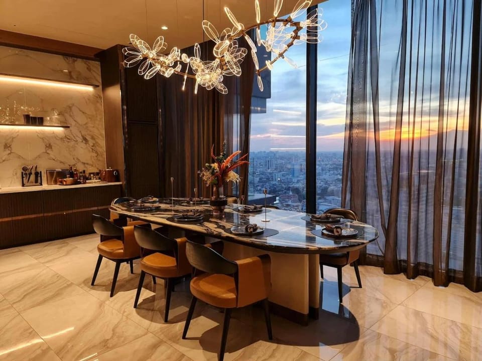 New Ultra Highend Condo center BKK BTS 4min walk Perfect for Staycation Apartment in Bangkok
