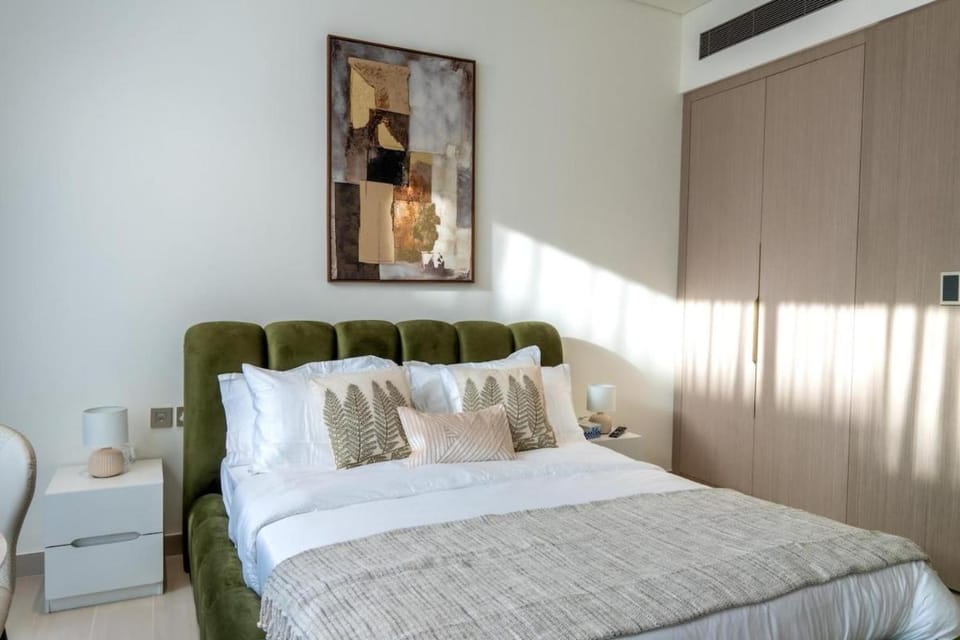 Top-Rated JVC Studio I 5-Star Location I Sleeps 3 Apartment in Dubai