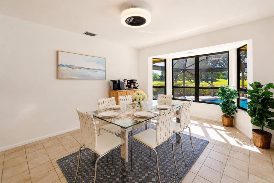 Dining area, kitchen