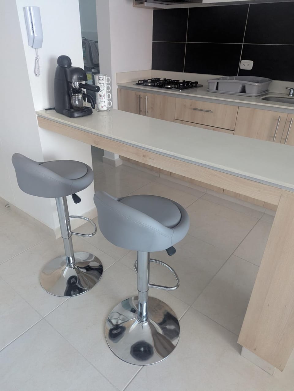 Kitchen or kitchenette, Dining area, minibar