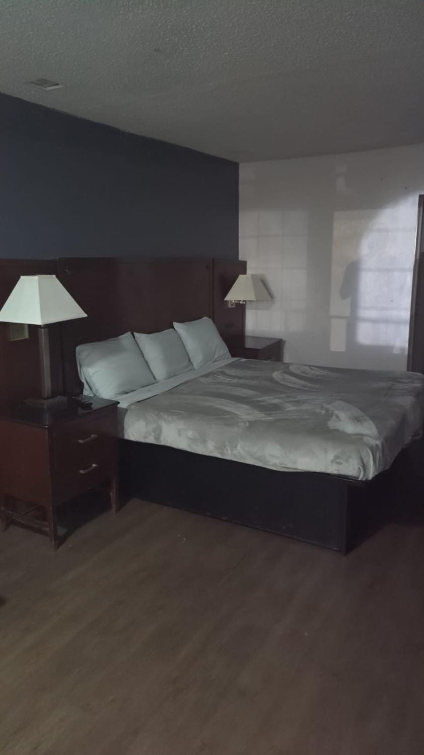 King Bed Hotel Room 251 Apartment in Jackson