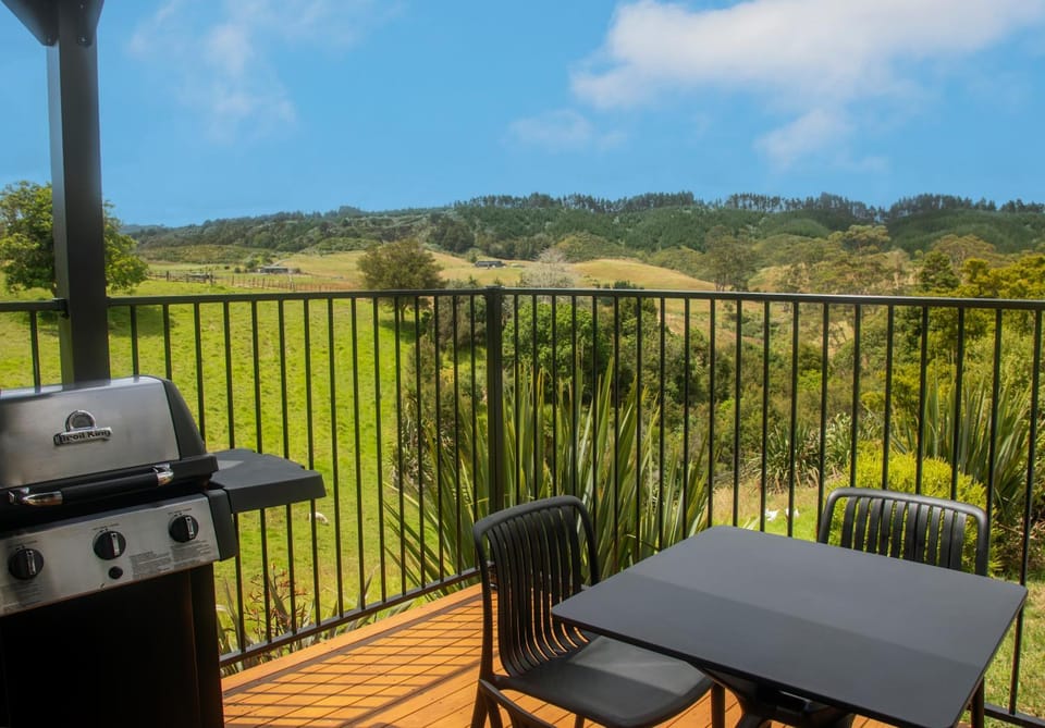 Natural landscape, BBQ facilities, View (from property/room), Balcony/Terrace, Dining area, Mountain view
