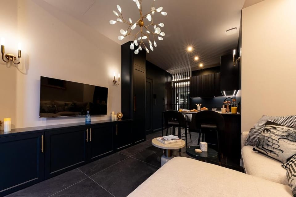 Love Room Pablo with Whirlpool bath Apartment in Mougins