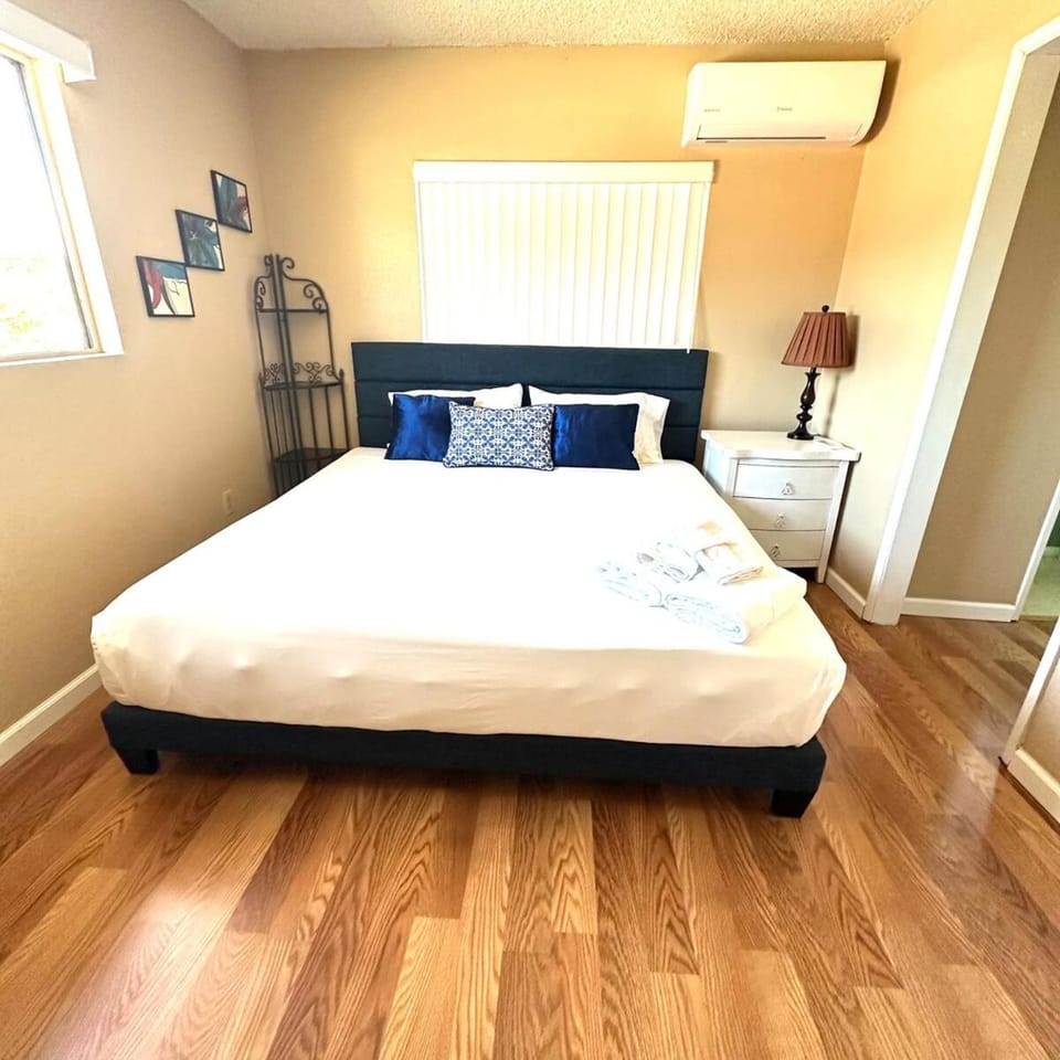 Mina Home House in San Diego