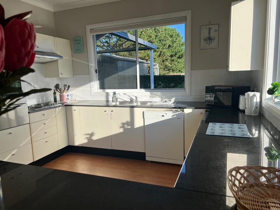 Whinestone Farm Lodge Apartment in Sutton Forest