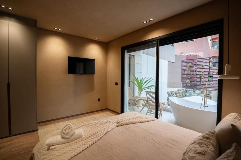Spacious duplex Private HEATED pool Jacuzzi Apartment in Marrakesh