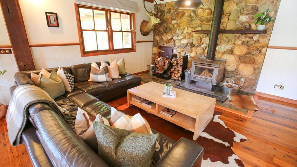 Living room, Seating area, fireplace