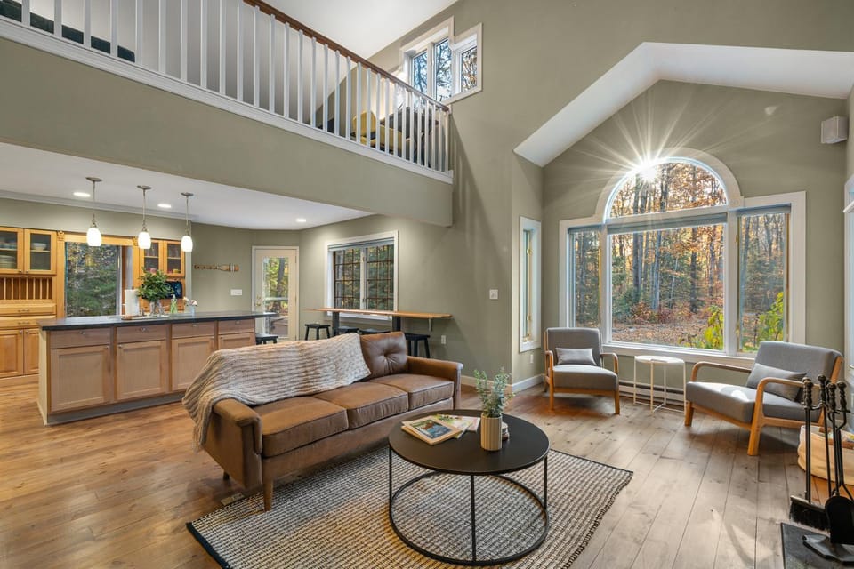 Kitchen or kitchenette, Living room, Seating area