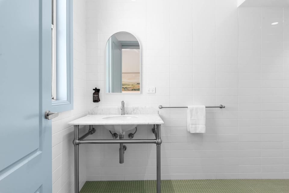 The Surrey 4 Inn in Surry Hills