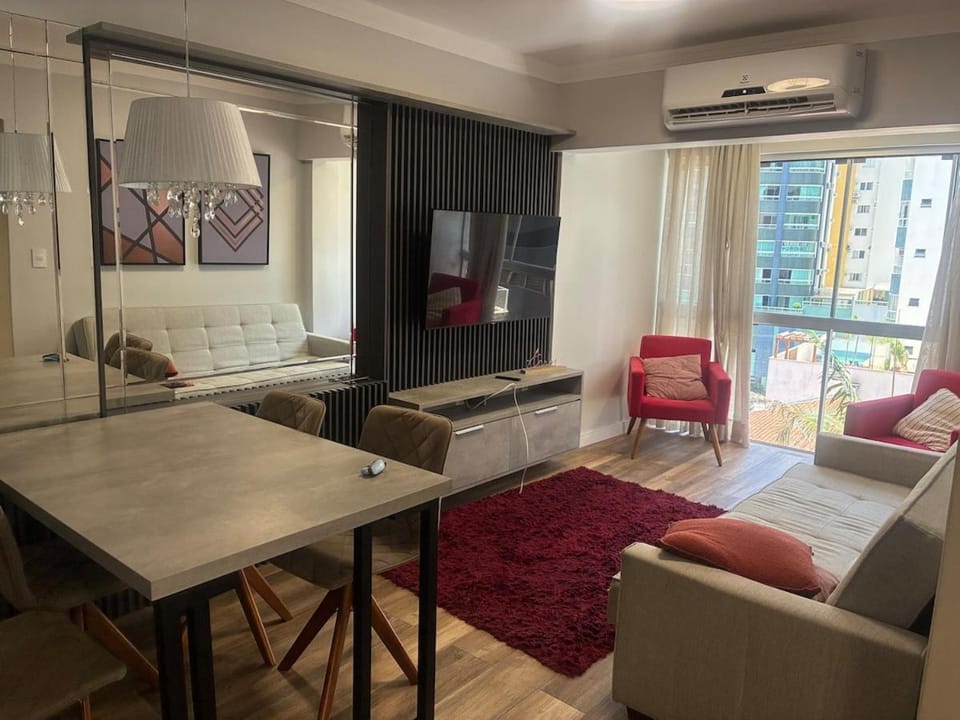 Apartamento completo, 2 quartos e estacionamento Apartment in Camboriú