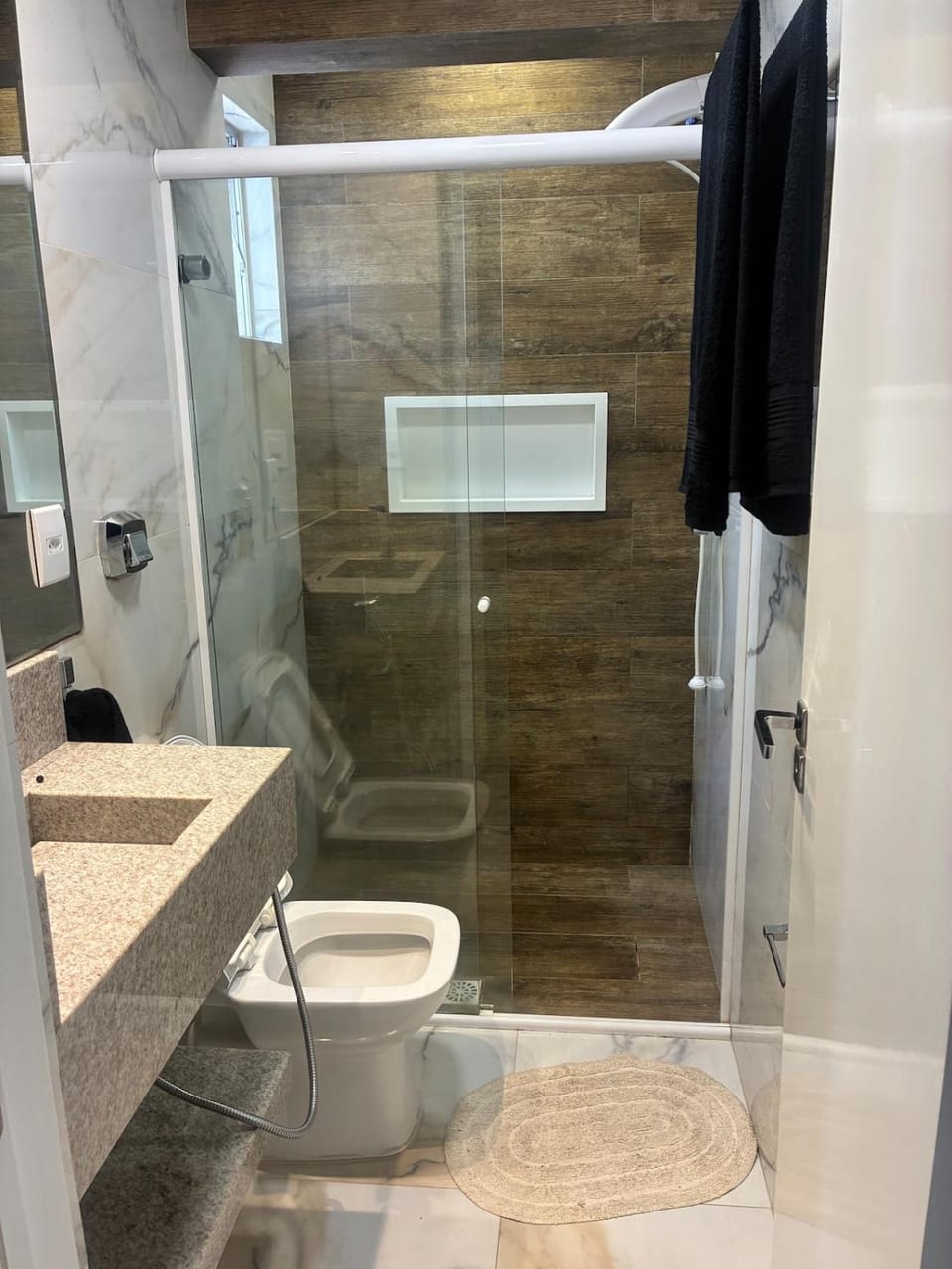 Apartamento completo, 2 quartos e estacionamento Apartment in Camboriú