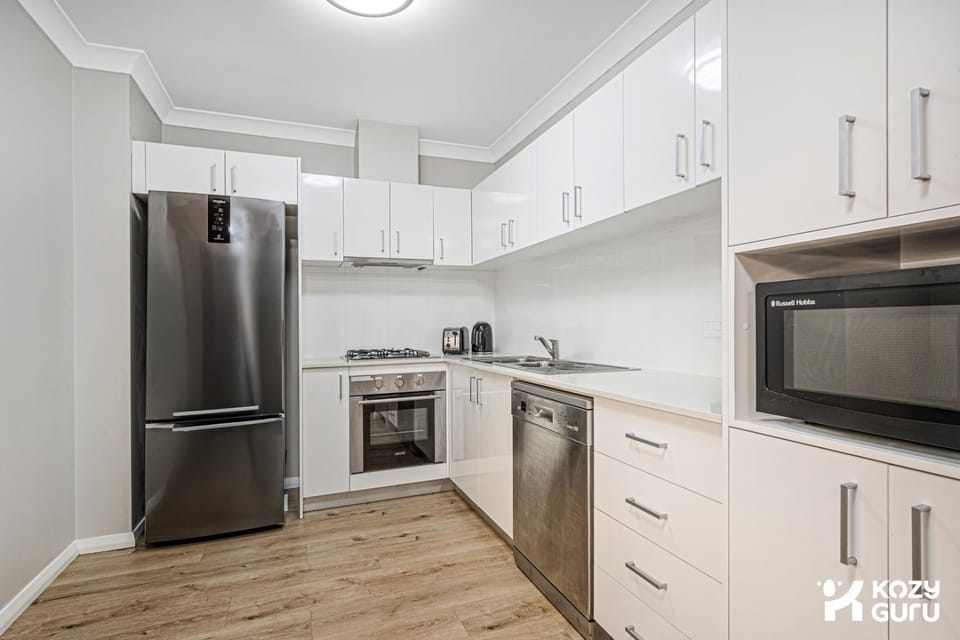 KozyGuru | Penrith | Spacious Ground Floor Gem Apartment in Penrith