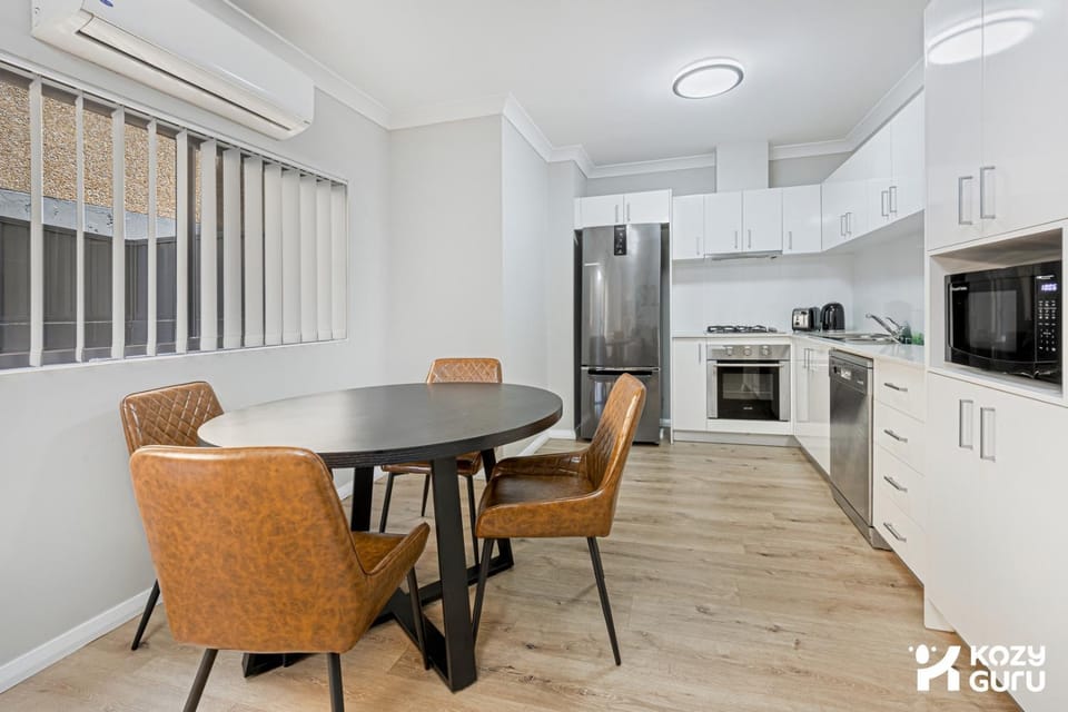 KozyGuru | Penrith | Spacious Ground Floor Gem Apartment in Penrith