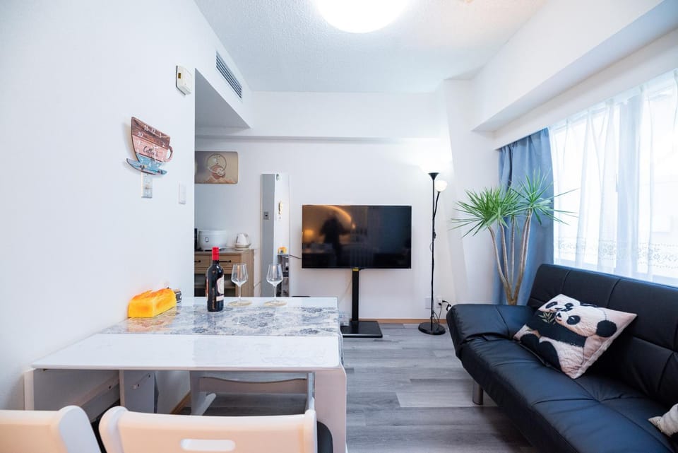 Communal lounge/ TV room, TV and multimedia, Living room, Seating area, Dining area, Evening entertainment