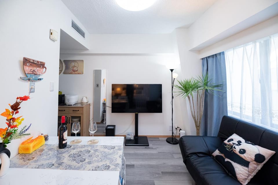 Communal lounge/ TV room, TV and multimedia, Living room, Seating area, Evening entertainment