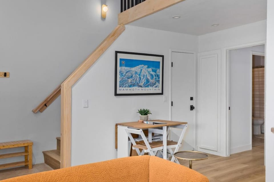 Stylish Mammoth 1BR & Loft With Fireplace Apartment in Mammoth Lakes