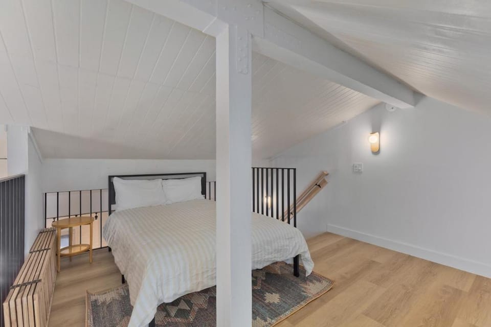 Stylish Mammoth 1BR & Loft With Fireplace Apartment in Mammoth Lakes