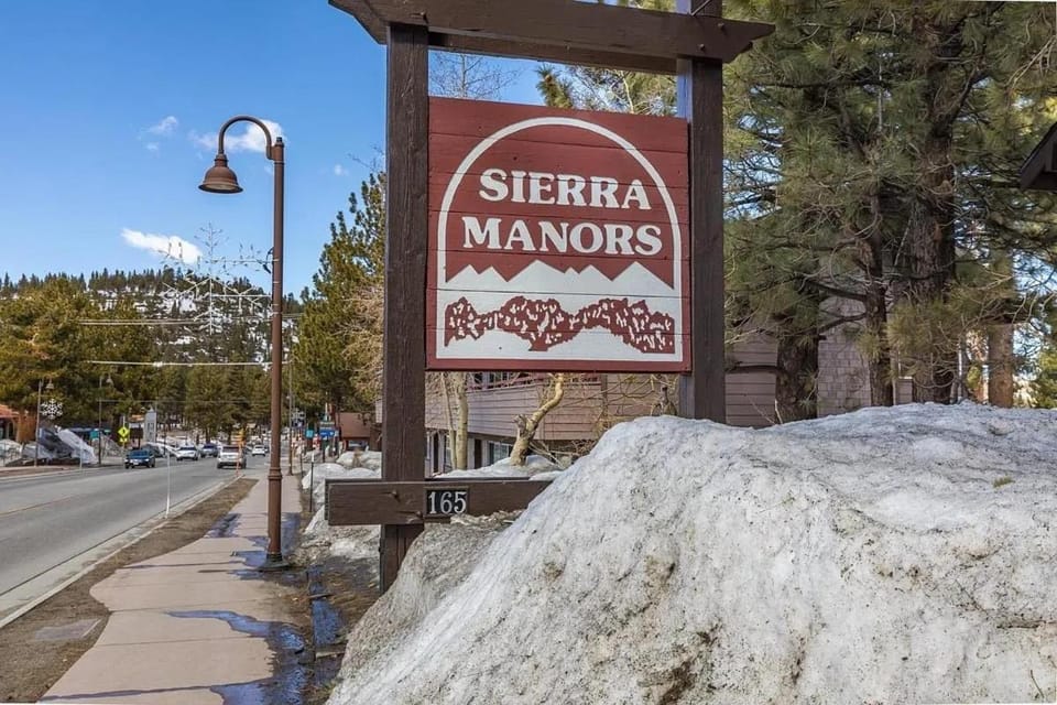 Stylish Mammoth 1BR & Loft With Fireplace Apartment in Mammoth Lakes
