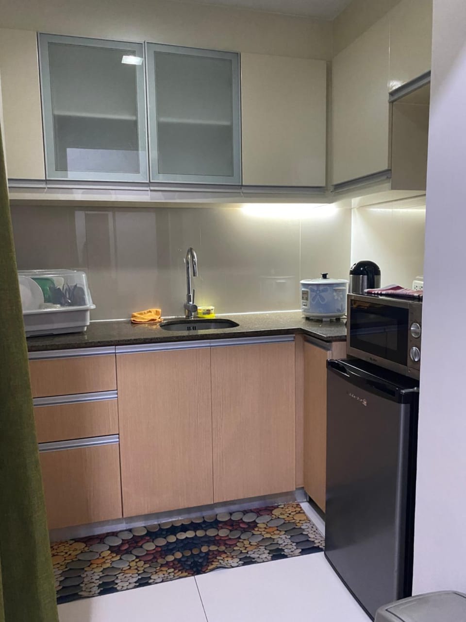 Kitchen or kitchenette, oven