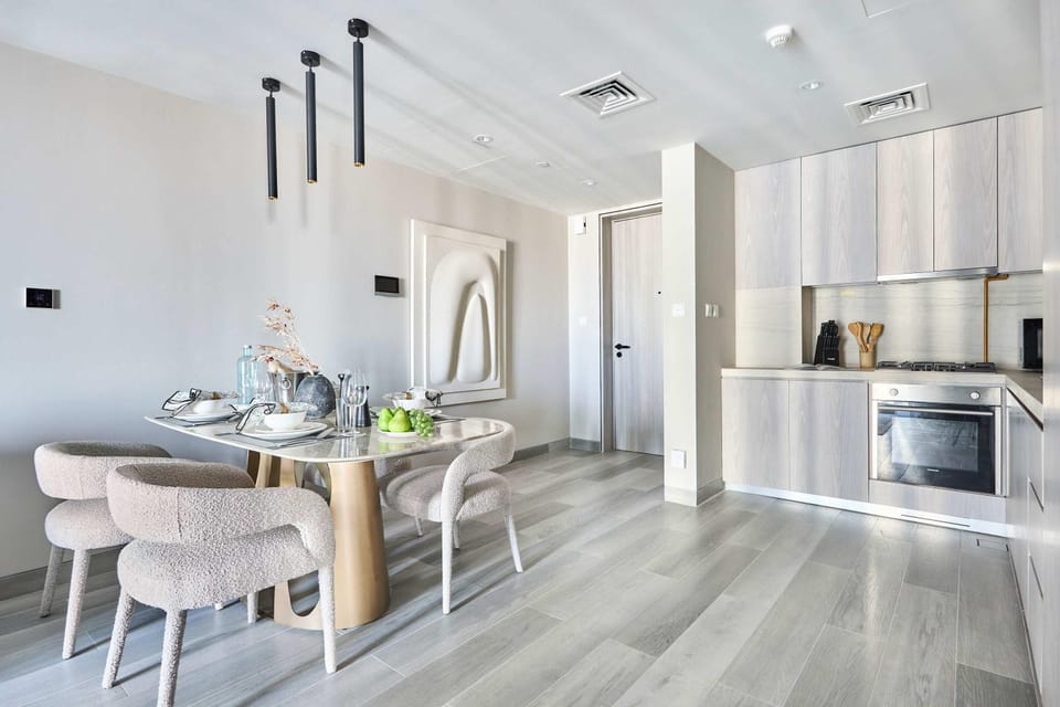 Kitchen or kitchenette, Living room, Seating area, Dining area, stove