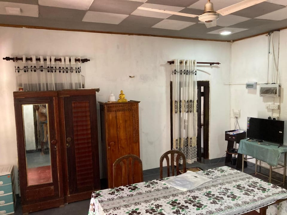 TV and multimedia, Living room, Seating area, Dining area, wardrobe