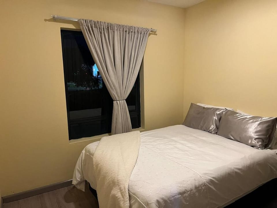 Stylish Rivonia Retreat, Peaceful 2 Bedroom Apartment in Sandton